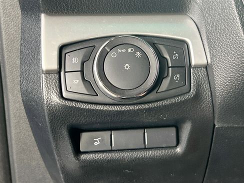 Used 2017 Ford Explorer XLT w/ Equipment Group 202A AWD/4WD image 10