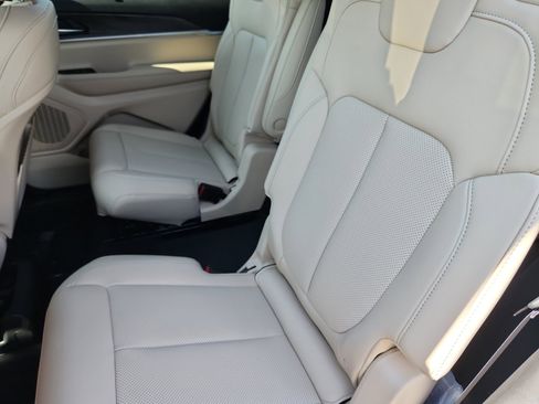 New 2025 Jeep Grand Cherokee L Limited w/ Luxury Tech Group II image 17