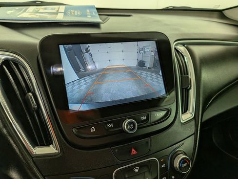 Used 2017 Chevrolet Malibu LT w/ Leather Package image 25