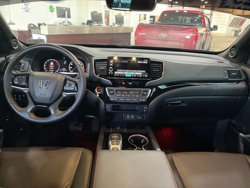 Used 2025 Honda Ridgeline Black Edition image 14