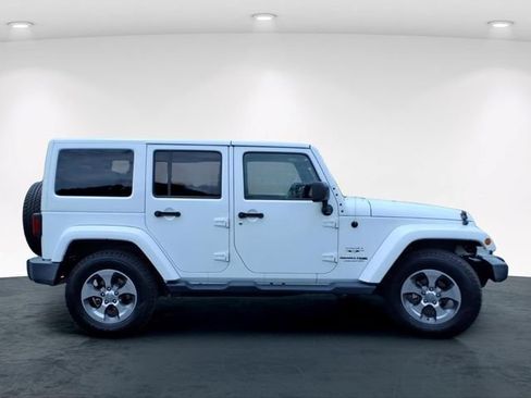 Used 2018 Jeep Wrangler Unlimited Sahara w/ Connectivity Group AWD/4WD image 7