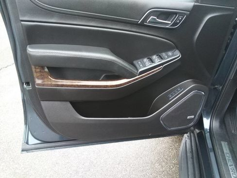 Used 2020 Chevrolet Suburban LT image 16