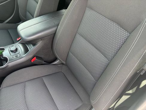 Used 2024 GMC Terrain SLE w/ Driver Convenience Package image 16