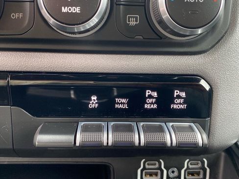 Used 2022 RAM 1500 Big Horn AWD/4WD image 14