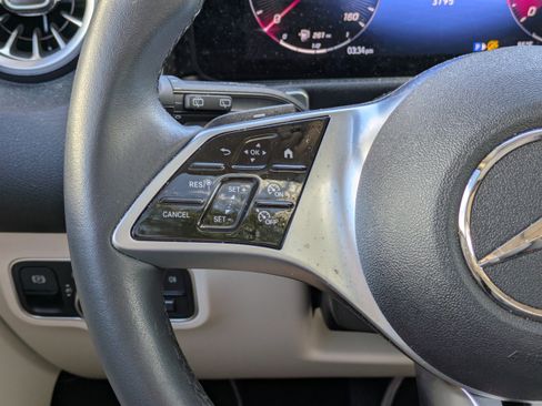 Used 2025 Mercedes-Benz GLB 250 image 15