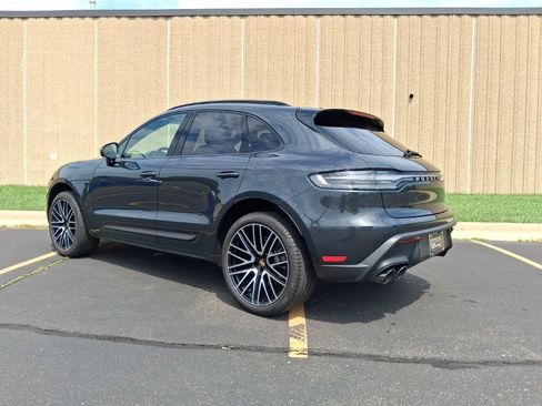 Certified 2026 Porsche Macan AWD/4WD image 3