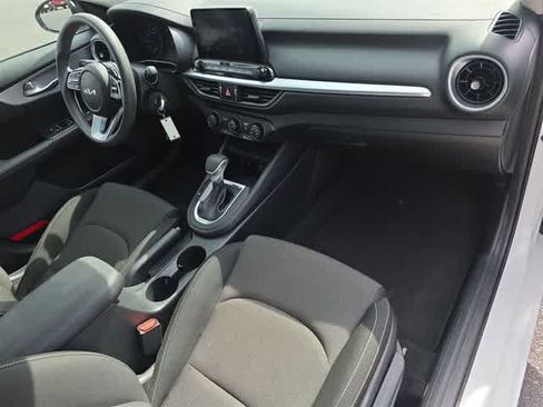 Used 2024 Kia Forte LXS w/ LXS Technology Package FWD image 17