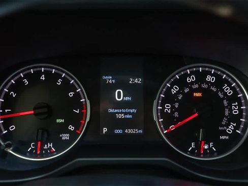 Used 2020 Toyota RAV4 XLE w/ Carpet Mat Package image 25