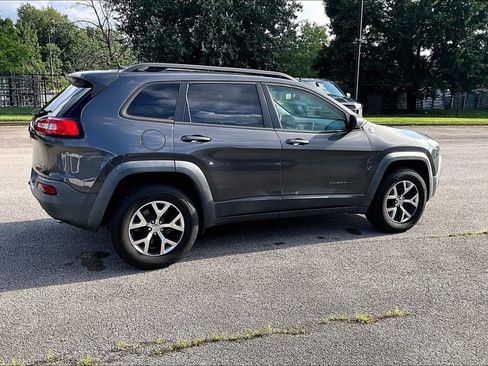 Used 2016 Jeep Cherokee Trailhawk w/ Comfort/Convenience Group AWD/4WD image 8