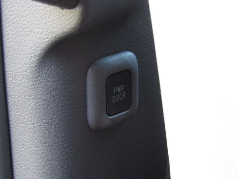 Used 2023 Toyota Sienna LE image 33