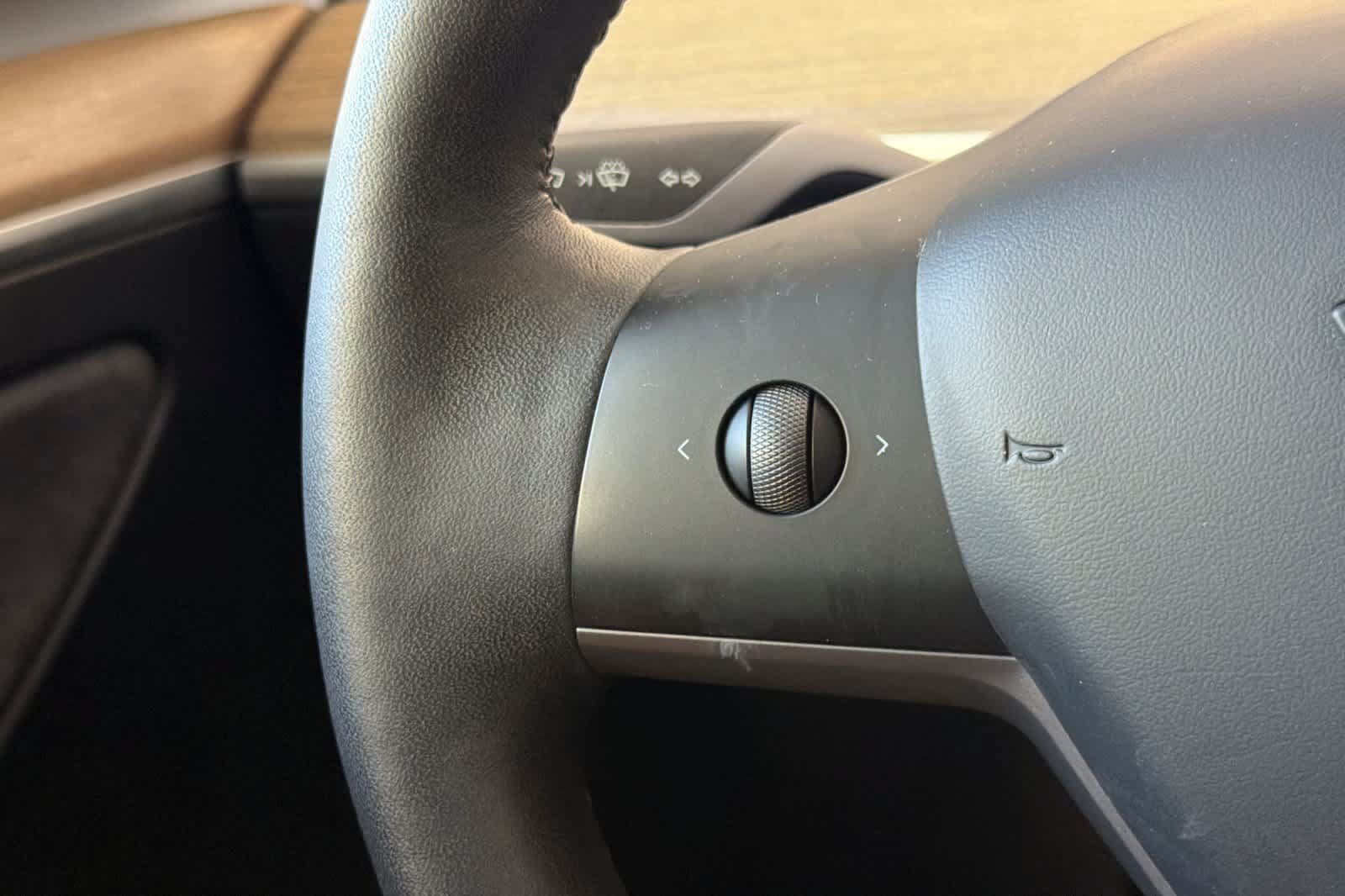 Used 2023 Tesla Model Y AWD image 26