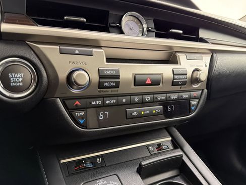 Used 2016 Lexus ES 350 w/ Premium Package w/Wood Trim FWD image 18