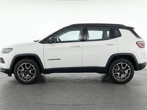 Used 2025 Jeep Compass Trailhawk AWD/4WD image 5