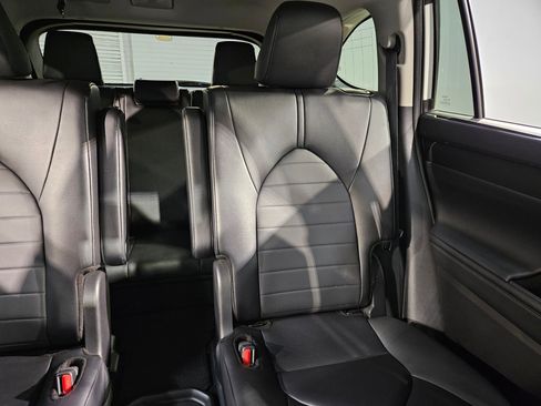 Certified 2025 Toyota Highlander XLE image 14