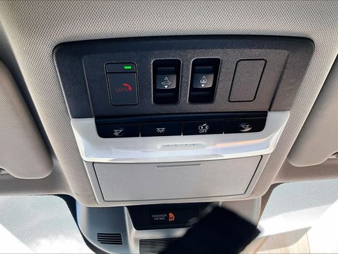 Used 2021 Nissan Rogue Platinum FWD image 32