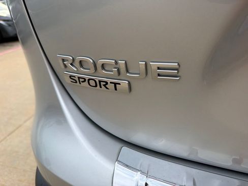 Used 2022 Nissan Rogue Sport SV w/ Technology Package AWD/4WD image 10