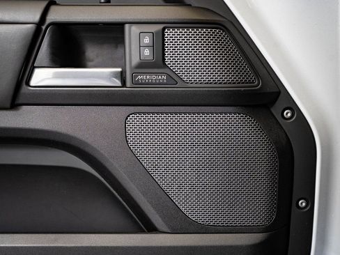 Used 2022 Land Rover Defender 90 V8 image 23