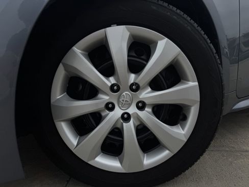 Used 2025 Toyota Corolla LE FWD image 9