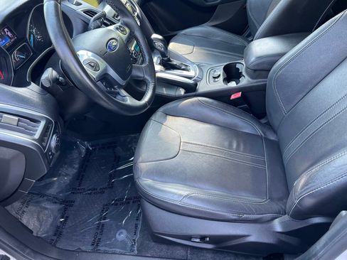 Used 2013 Ford Focus Titanium w/ Titanium Handling Pkg FWD image 9