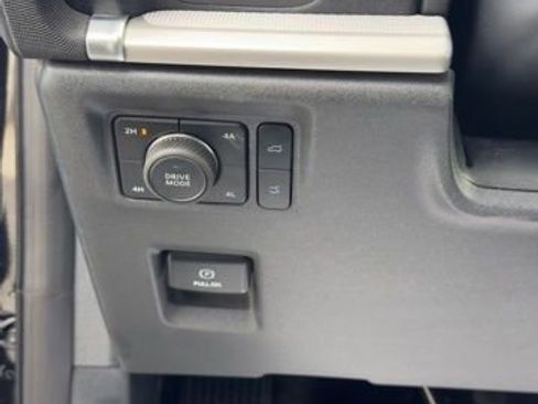 Certified 2025 Ford Expedition Active AWD/4WD image 8