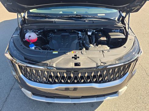 Certified 2025 Kia Carnival LXS image 19