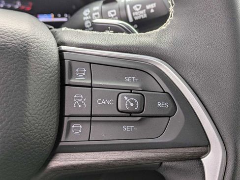 Used 2025 Jeep Grand Cherokee Limited image 22