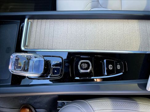 New 2026 Volvo XC60 B5 Plus w/ Climate Package image 10