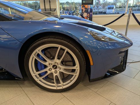 Used 2022 Ford GT image 10