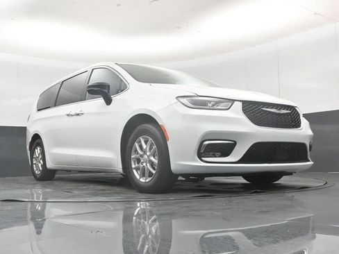 Used 2026 Chrysler Pacifica Select FWD image 50