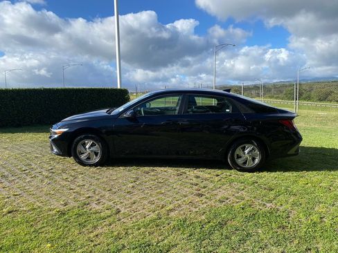 Certified 2025 Hyundai Elantra SE FWD image 4