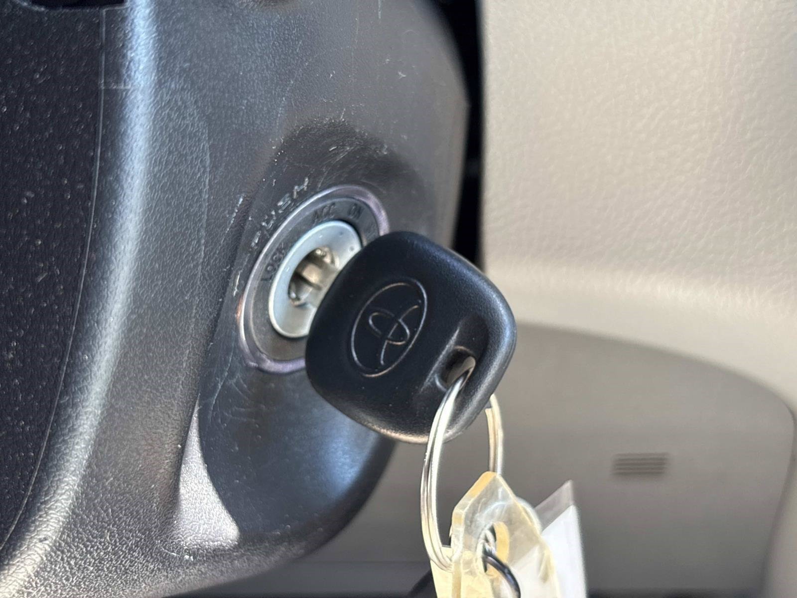 Used 2020 Toyota Sienna L FWD image 27