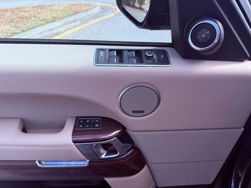 Used 2017 Land Rover Range Rover HSE image 21