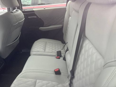 Used 2024 Mitsubishi Outlander SEL AWD/4WD image 4