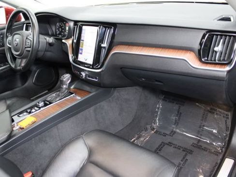 Used 2021 Volvo S60 T5 Momentum FWD image 18