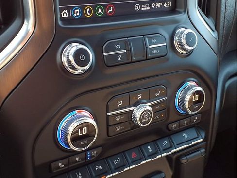 Used 2020 GMC Sierra 3500 AT4 w/ AT4 Premium Package AWD/4WD image 8