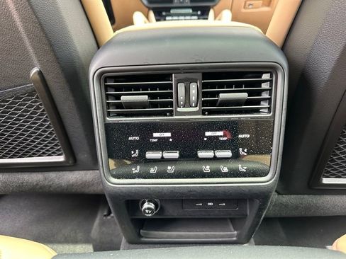 Certified 2025 Porsche Cayenne E-Hybrid AWD/4WD image 39