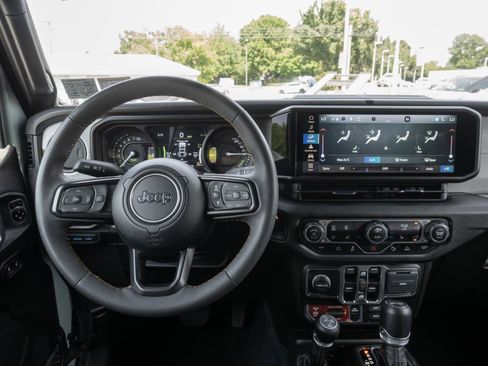 Used 2024 Jeep Wrangler Unlimited AWD/4WD image 33