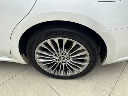 Used 2016 Toyota Avalon Limited w/ Toyota Safety Sense Package FWD image 11