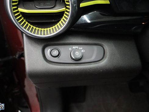 Used 2024 Chevrolet Trax ACTIV w/ Sunroof Package image 13