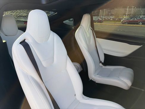 Used 2016 Tesla Model X 75D image 25