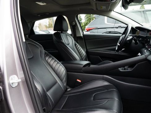 Used 2024 Hyundai Elantra Limited FWD image 23