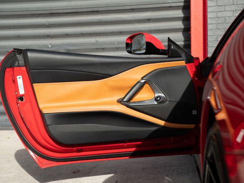 Used 2018 Ferrari 812 Superfast image 18