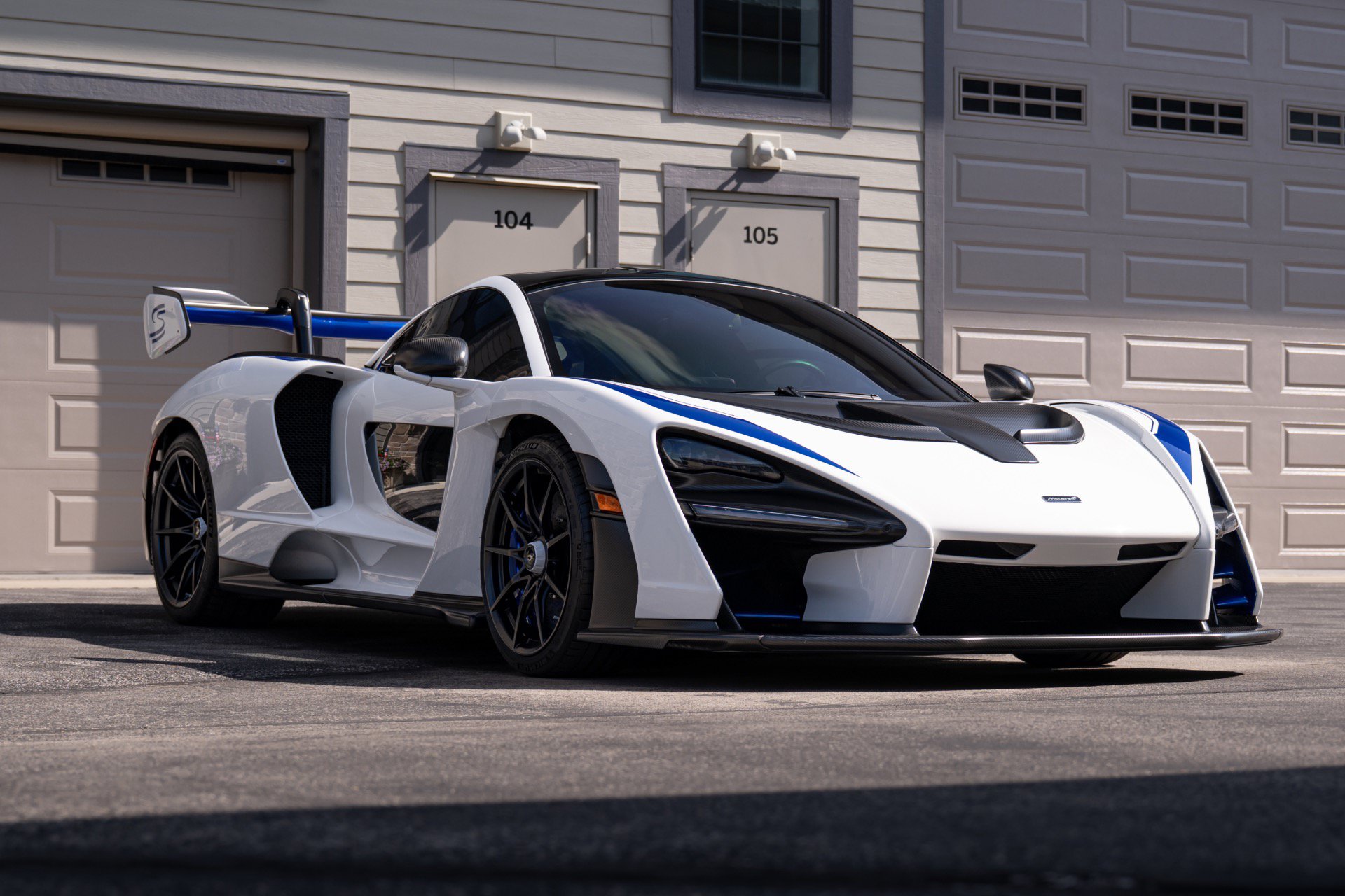 Used 2019 McLaren Senna RWD image 18