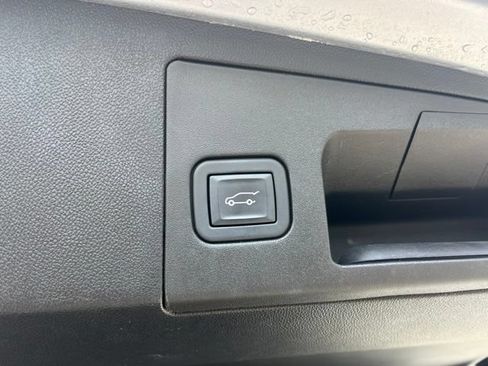 Used 2024 Cadillac XT5 Sportv w/ Technology Package AWD/4WD image 7