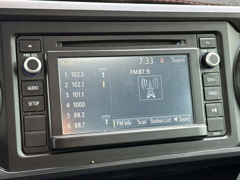 Used 2018 Toyota Tacoma SR image 22