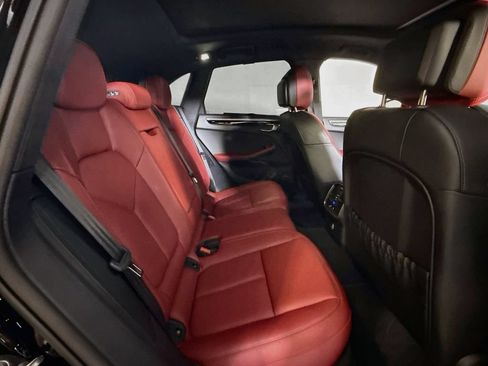 Certified 2025 Porsche Macan AWD/4WD image 19