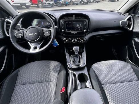 Used 2023 Kia Soul LX w/ LX Technology Package image 16