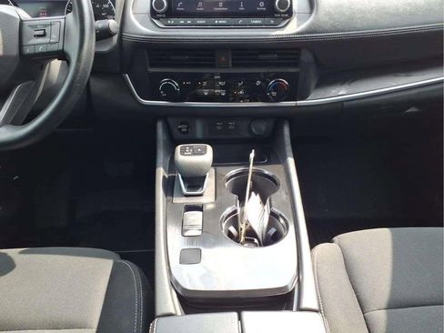 Used 2025 Nissan Rogue S FWD image 11