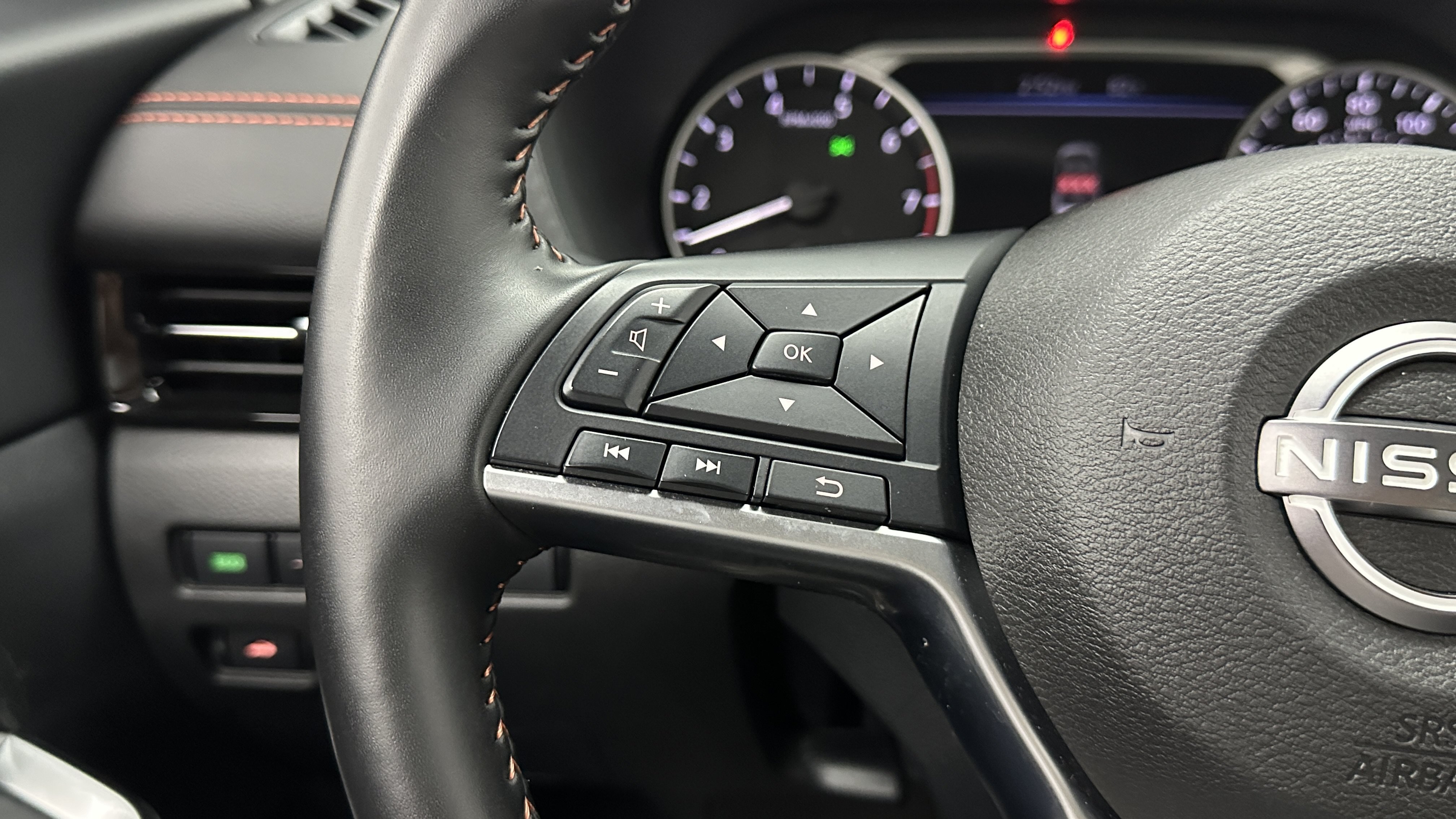 Used 2025 Nissan Sentra SR FWD image 24