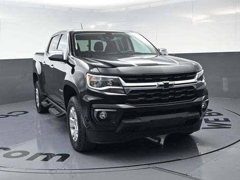Certified 2022 Chevrolet Colorado LT w/ LPO, Tonneau and Step Package image 3